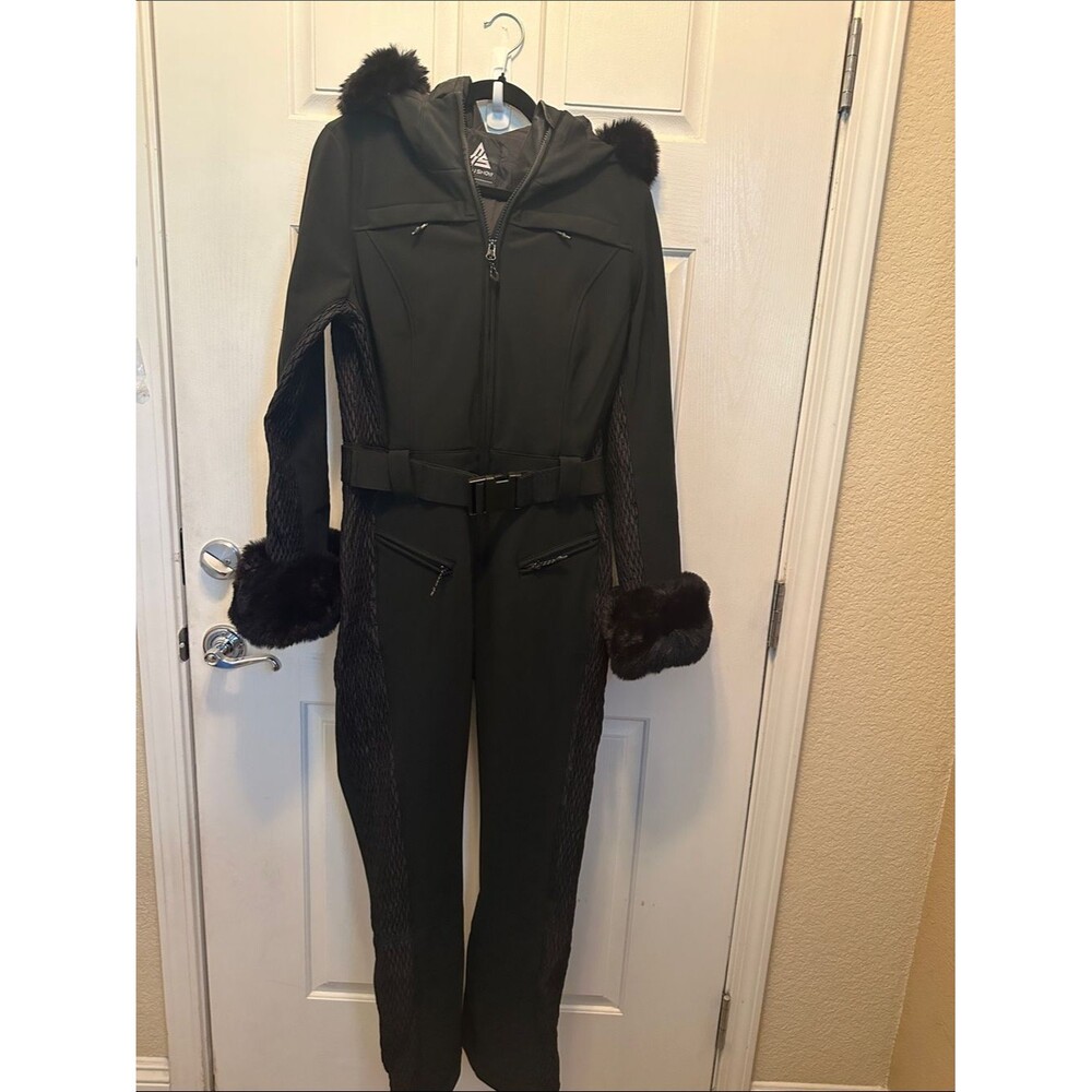 GSOU Sleek & Chic Black Women's Ski Jumpsuit with Faux Fur Trim Size Small